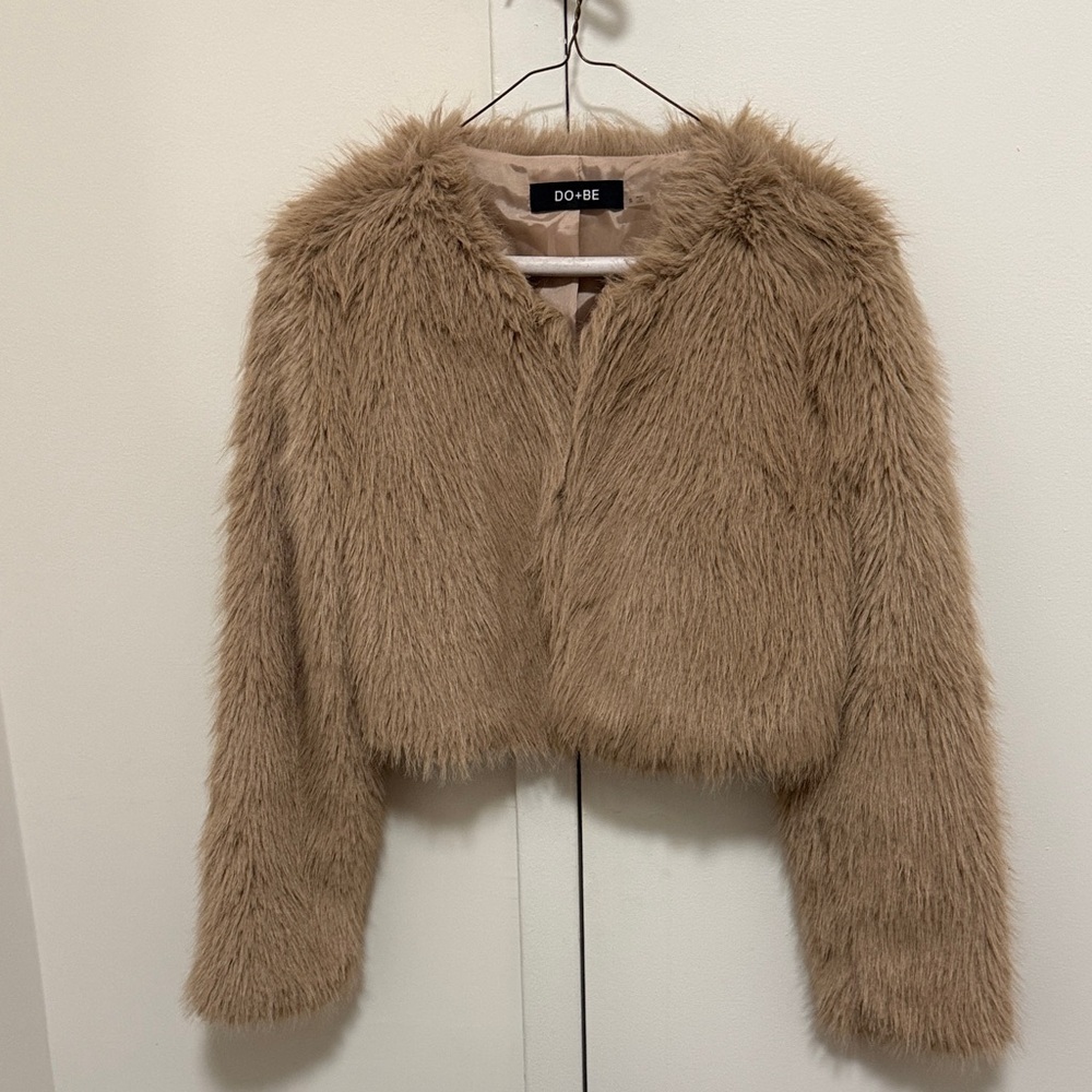 NWOT Do+Be Collection Tan Faux Fur Jacket. Size Small.
